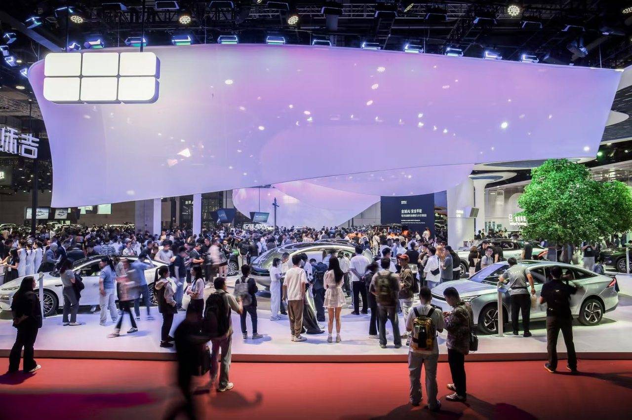 上海車展老外扎堆尋商機(jī) 輔助駕駛關(guān)注度讓位于安全