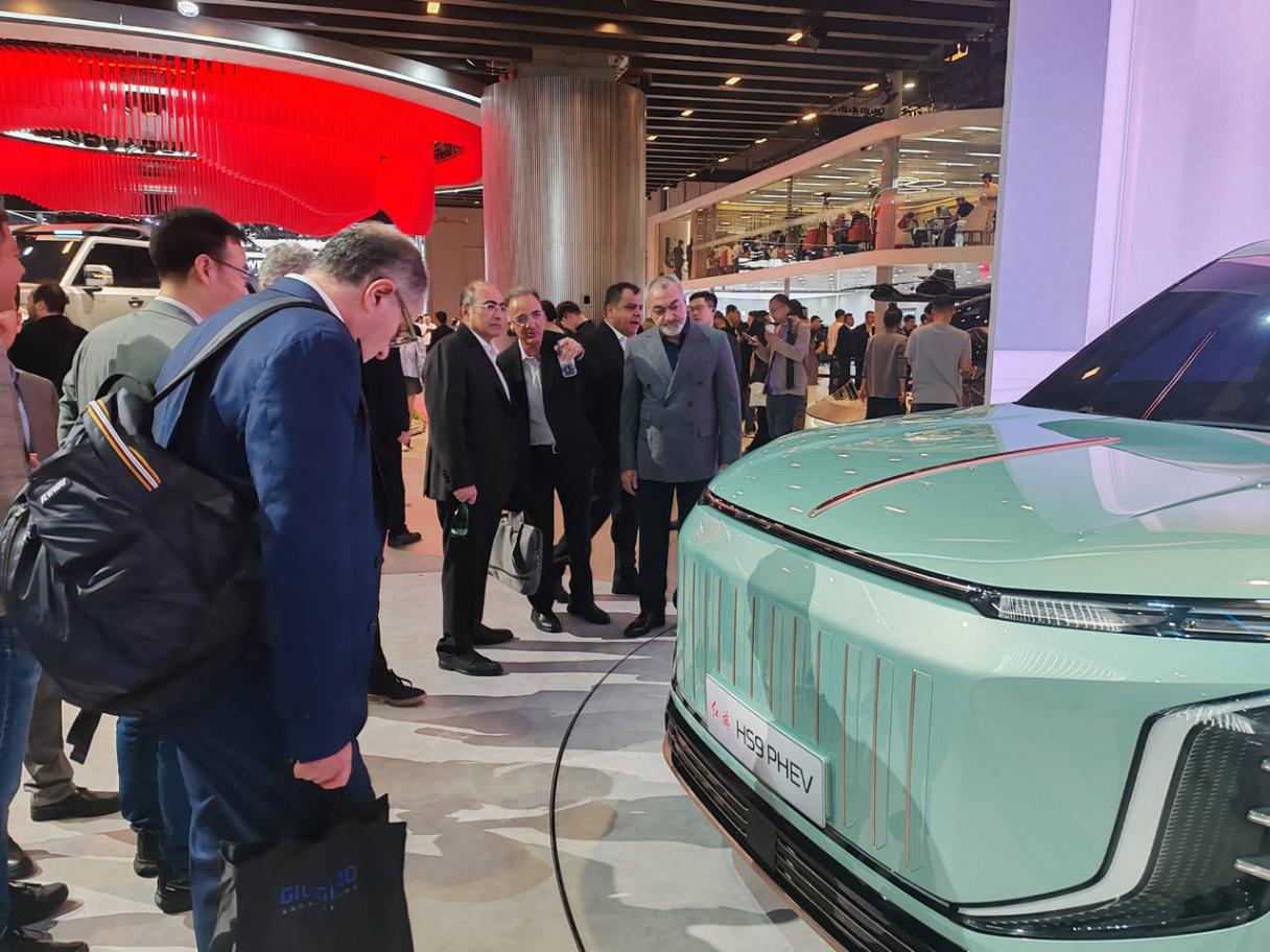 上海車展老外扎堆尋商機(jī) 輔助駕駛關(guān)注度讓位于安全